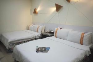 Postel nebo postele na pokoji v ubytování 柜富賓王旅店-台北館 Giant Rich King Plaza Hotel