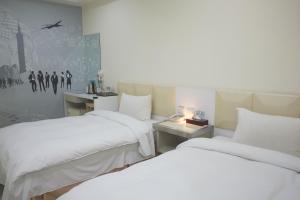 Postel nebo postele na pokoji v ubytování 柜富賓王旅店-台北館 Giant Rich King Plaza Hotel