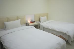 Postel nebo postele na pokoji v ubytování 柜富賓王旅店-台北館 Giant Rich King Plaza Hotel