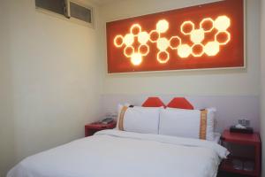 Postel nebo postele na pokoji v ubytování 柜富賓王旅店-台北館 Giant Rich King Plaza Hotel