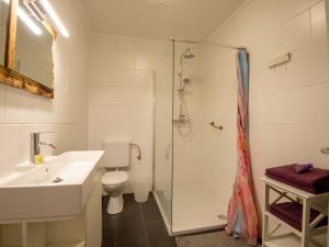Kúpeľňa v ubytovaní Apartment in Bichlbach near Ski Slopes