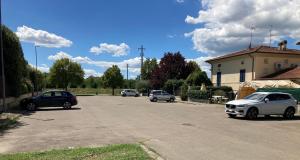 The surrounding neighborhood or a neighborhood close to A villát