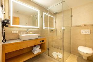 Koupelna v ubytování Kräuterhotel Hochzillertal