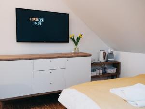 TV a/nebo společenská místnost v ubytování Cute rooms Ostrava