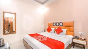 Postel nebo postele na pokoji v ubytování Hotel Roma Deluxe - New Delhi Railway Station
