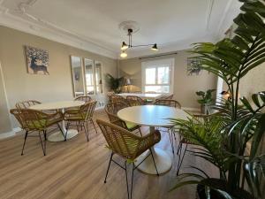 a meeting room with tables and chairs and plants at VTZ El Balcón de Conde de Aranda III in Zaragoza