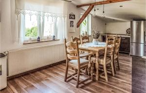 Η κουζίνα ή μικρή κουζίνα στο Gorgeous Apartment In Bedzino With Wifi