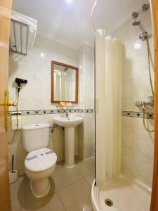 Koupelna v ubytování Hostal L'Anfora