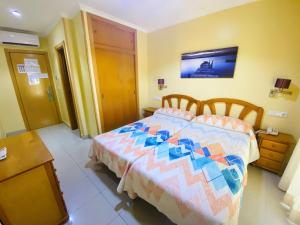 Postel nebo postele na pokoji v ubytování Hostal L'Anfora