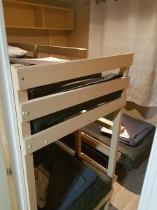 a room with a bunk bed with a drawer at Coeur de Vendée mobil home in La Boissière-de-Montaigu