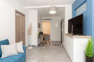 Televízia a/alebo spoločenská miestnosť v ubytovaní Cozy Corner - Central Stylish Apartment