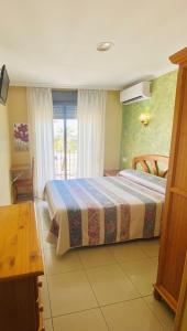 Postel nebo postele na pokoji v ubytování Hostal L'Anfora