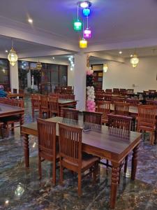 Restoran või mõni muu söögikoht majutusasutuses Radhika Palace Hotel