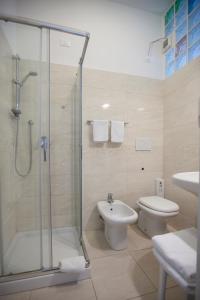 A bathroom at Hotel Amalfi