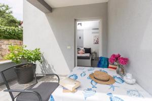 Zdjęcie z galerii obiektu LESA room with private bathroom for 2 people w mieście Rovinjsko Selo