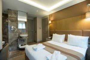Koupelna v ubytování GK Regency Suites Hotel
