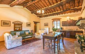 a kitchen and living room with a table and chairs at Casale il Gelso by VacaVilla in Cortona