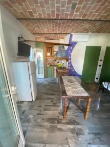 Kuchyňa alebo kuchynka v ubytovaní La terrazza sul Monferrato