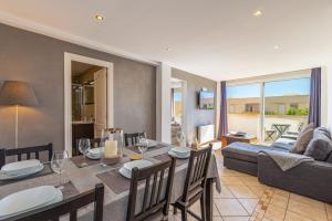 a living room with a table and a couch at L’Ancora Suite in Jávea