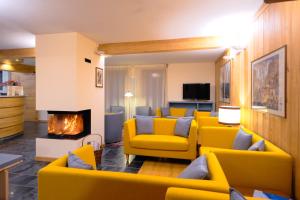 TV a/nebo společenská místnost v ubytování Hotel Aigle