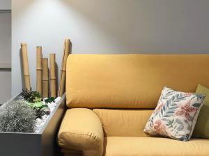 A seating area at Stay U-nique Apartments Sants