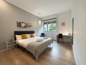 A bed or beds in a room at Stay U-nique Apartments Sants