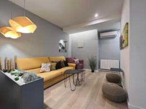 A seating area at Stay U-nique Apartments Sants