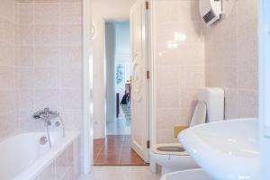 een witte badkamer met een toilet en een wastafel bij Villa Alberi with pool in Savudrija +33 foto's