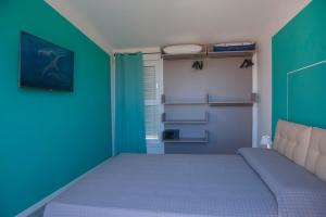 A bed or beds in a room at Lough appartamento