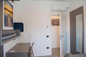 A television and/or entertainment centre at Lough appartamento