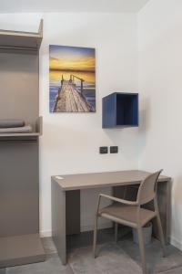 A television and/or entertainment centre at Lough appartamento