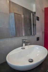 A bathroom at Lough appartamento