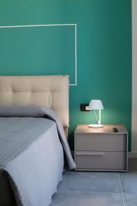 A bed or beds in a room at Lough appartamento