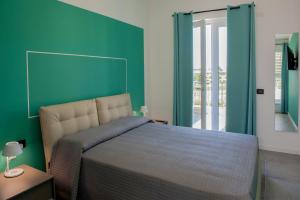 A bed or beds in a room at Lough appartamento