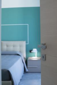 A bed or beds in a room at Lough appartamento