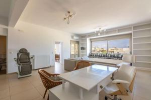 Posedenie v ubytovaní Achilleas Luxury Suite with pool