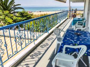 Balkón nebo terasa v ubytování Galinis' Sea Front Studios B