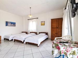 Postel nebo postele na pokoji v ubytování Galinis' Sea Front Studios B