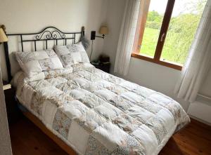 Postel nebo postele na pokoji v ubytování Casa adosada para familias en Santa Leocadia