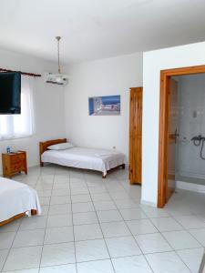 Postel nebo postele na pokoji v ubytování Galinis' Sea Front Studios B + 22 fotografií