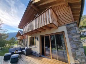 dom z tarasem i balkonem w obiekcie Mei-Chalet w mieście Bad Kleinkirchheim