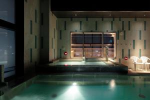 Candeo Hotels Kumamoto Shinshigai游泳池或附近泳池