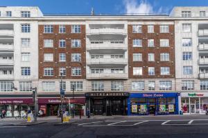 a large brick building on the corner of a street at Spacious and luxe two king bedroom sea-view apt in Brighton & Hove