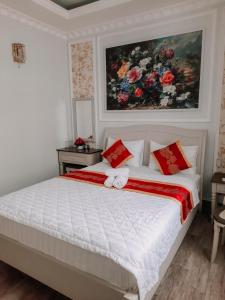 Cama ou camas em um quarto em Thiên Phú Hotel