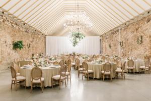 a wedding banquet hall with tables and chairs at Na Kmíně in Obříství