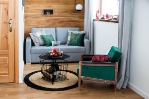 a living room with a couch and a table at Apartament Gorsky in Poronin