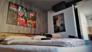 Postel nebo postele na pokoji v ubytování Roastineer Hotel