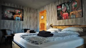 Postel nebo postele na pokoji v ubytování Roastineer Hotel