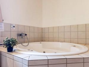 Koupelna v ubytování 8 person holiday home in Faaborg