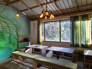 Predel za sedenje v nastanitvi Attic Monkey Hostel - Old Manali